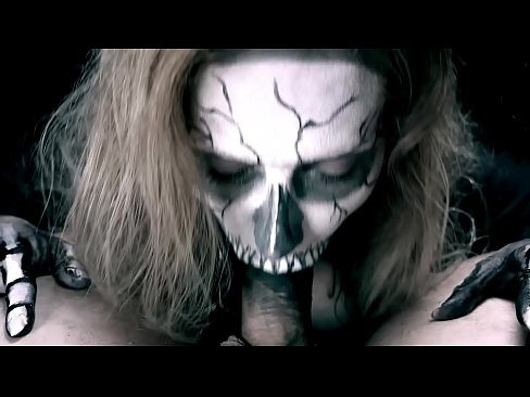 ❤️ Demon djevojka siše kurac svojim crnim ustima i guta spermu. ️ Tvrdi porno na hr.fuxporn-com.ru ☑